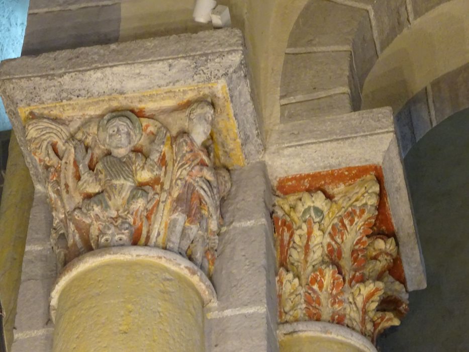 croisée du transept, détail d’un chapiteau : Saint en gloire