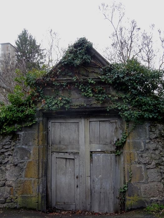 ancienne porte d’accès à la cour (?)