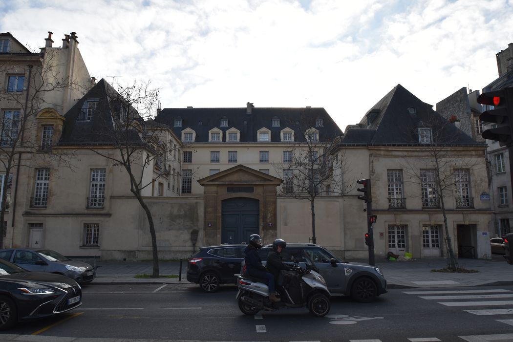 façade qur le quai de la Tourelle