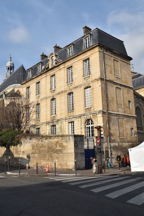 vue générale des façades depuis la rue Clovis