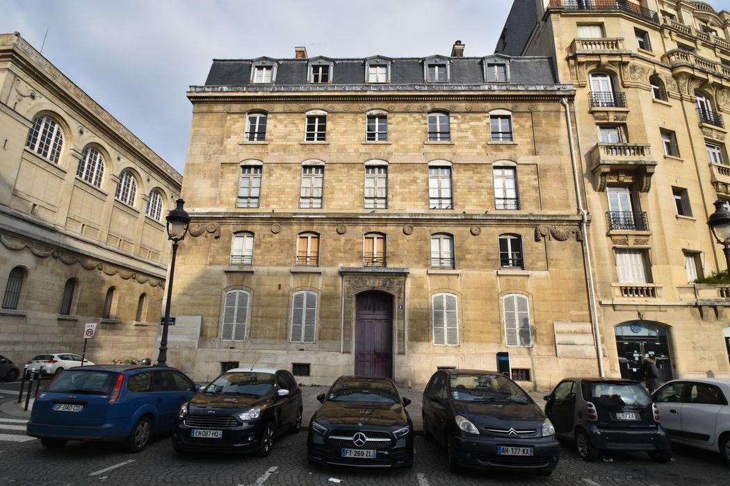 immeuble de la bibliothèque Jacques Doucet au n°8, façade sur rue