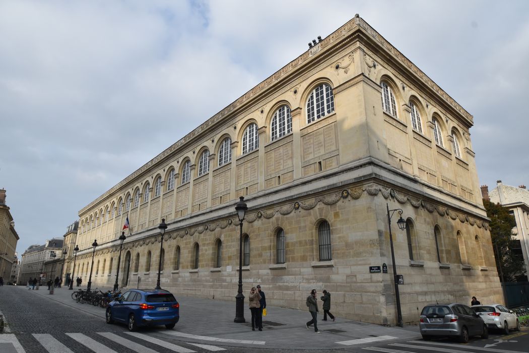 façades sud et est sur rues