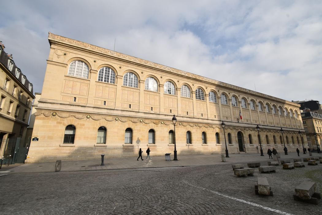 façades sud sur la place du Panthéon