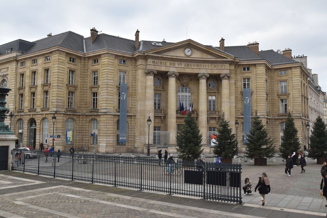 vue générale de la façade depuis le parvis du Panthéon