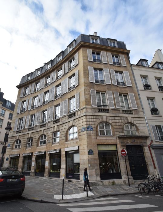 façades sur la place de l'Odéon et sur la rue Crébillon