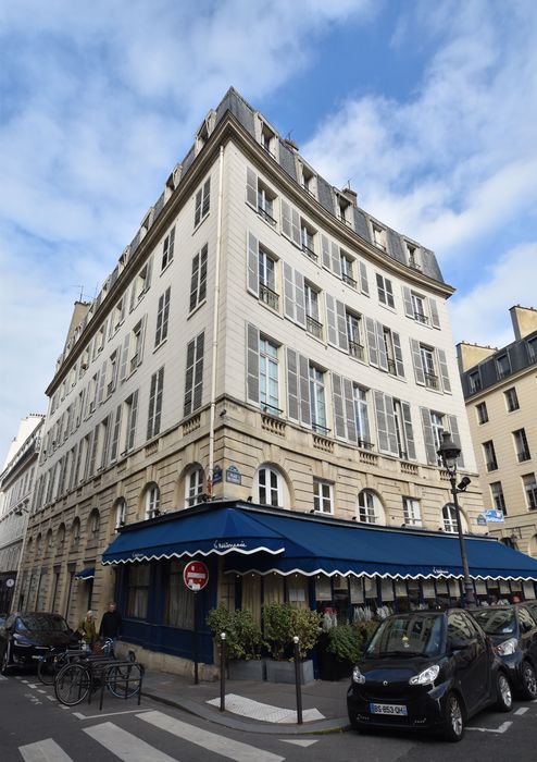 façades sur la place de l'Odéon et sur la rue Crébillon