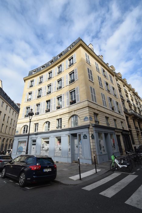 façades sur la place de l'Odéon et sur la rue Racine