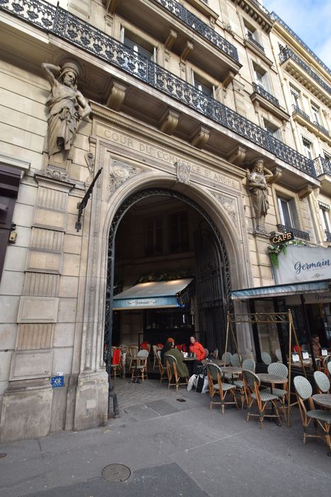 Accès depuis le boulevard Saint-Germain