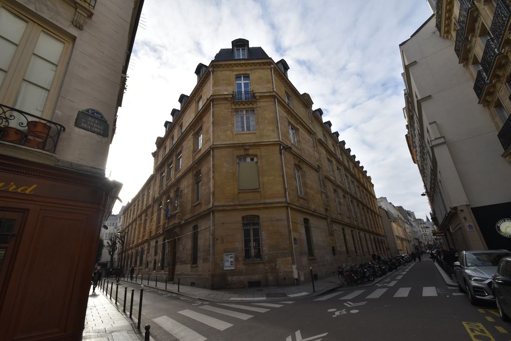 façades à l'angle des rues Saint-André-des-Arts et de l'Éperon