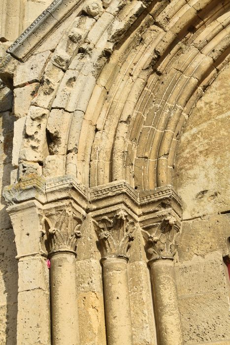 portail ouest, détail des chapiteaux sculptés