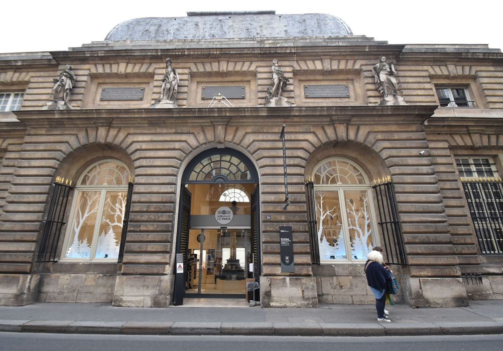 façade sur la rue Mazarine, vue partielle