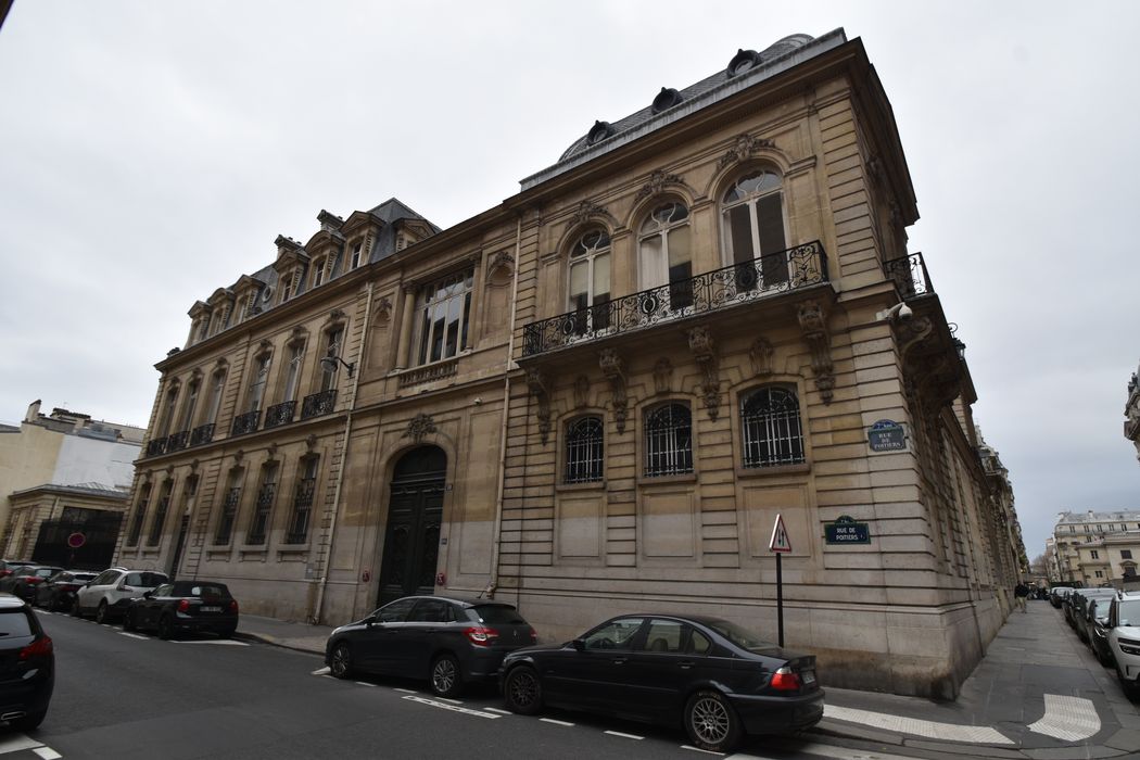 façade sur de Poitiers