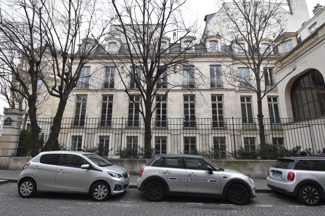 façade depuis la rue Gaston Gallimard