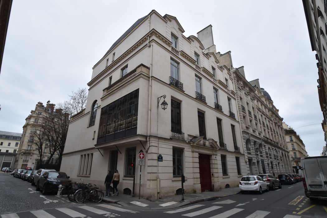 façades sur les rues de l'Université et Gaston Gallimard