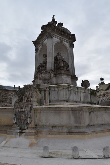 vue partielle de la fontaine