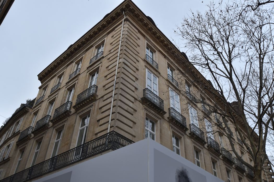 façades sur rues, vue partielle