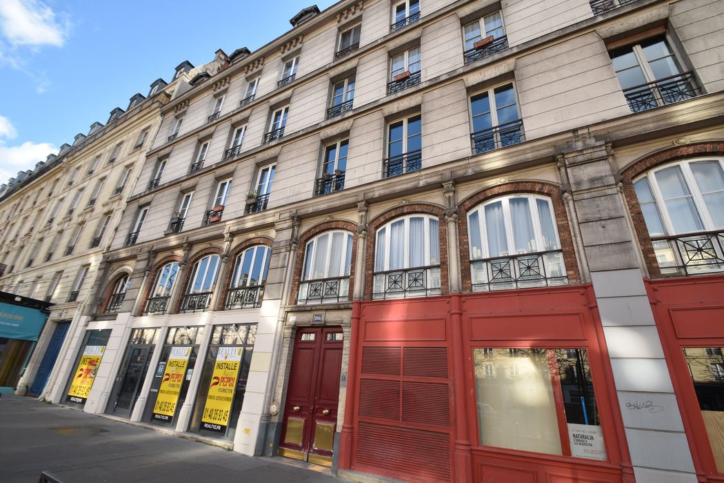 façade sur le boulevard Voltaire