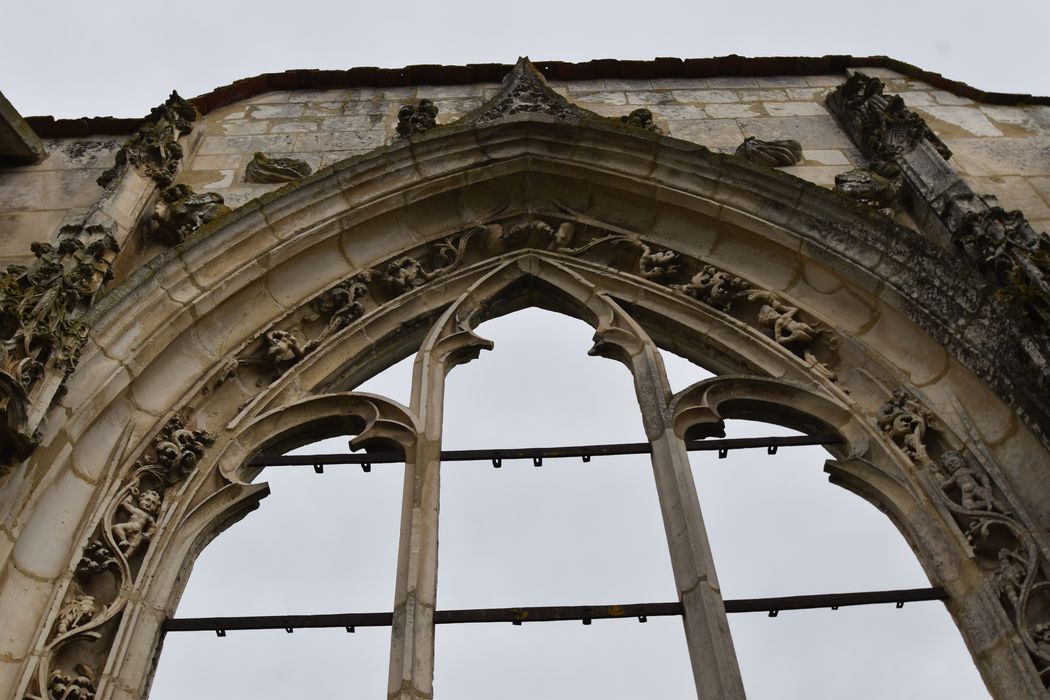 portail ruiné, élévation sud, vue partielle