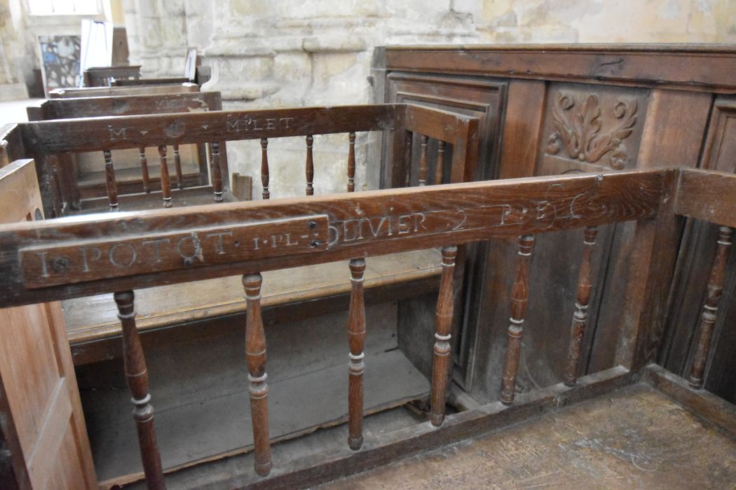 bancs de fidèles, détail d'une inscription