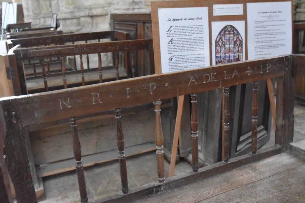 bancs de fidèles, détail d'une inscription