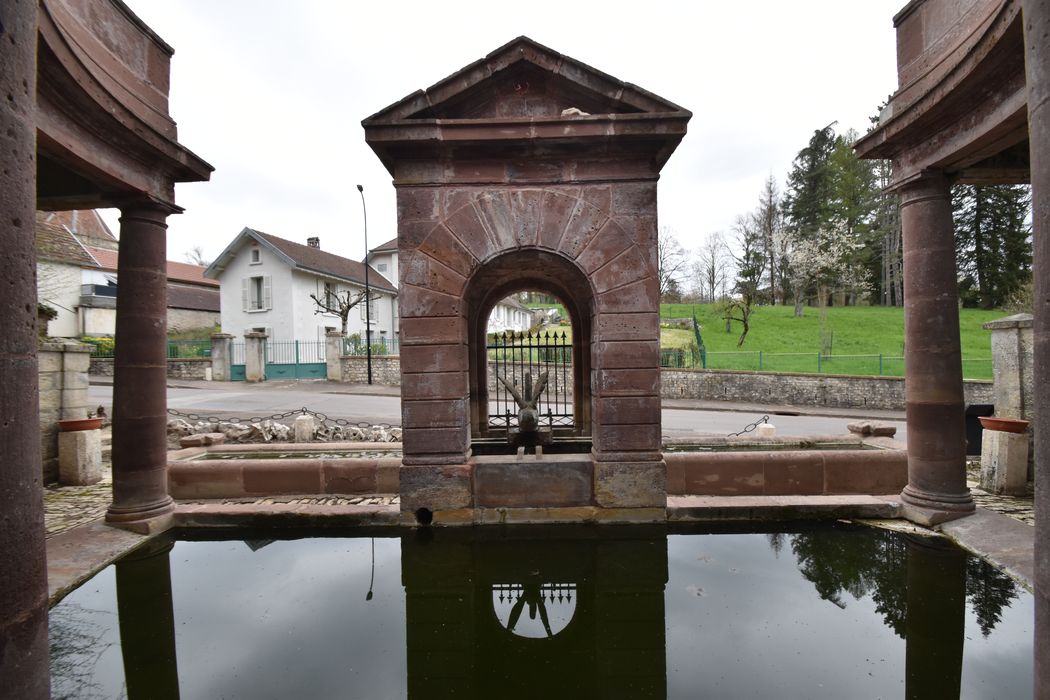 vue partielle de la fontaine