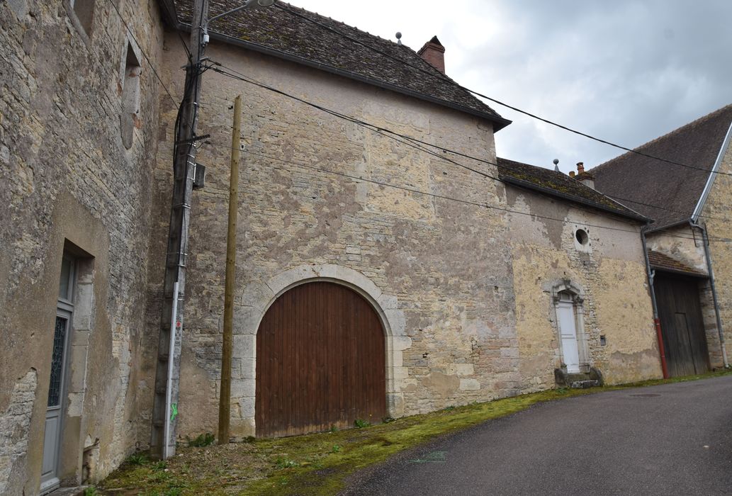 communs ouest, façade nord sur rue