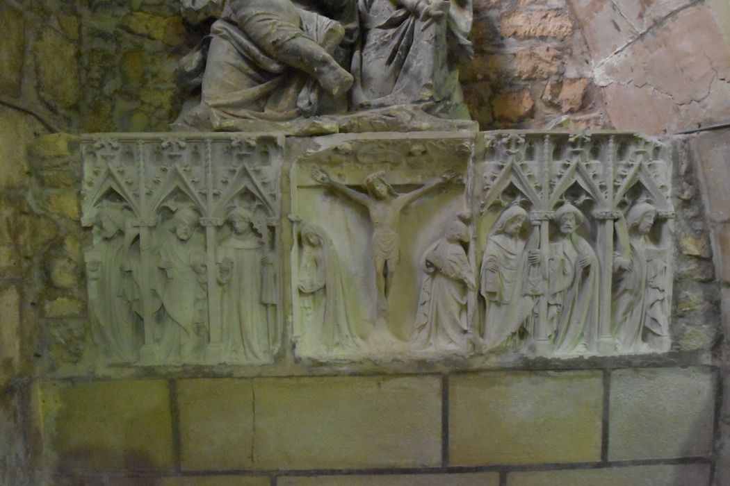 bas-reliefs : Crucifixion, Saints - © Ministère de la Culture (France), Médiathèque du patrimoine et de la photographie, diffusion GrandPalaisRmn Photo