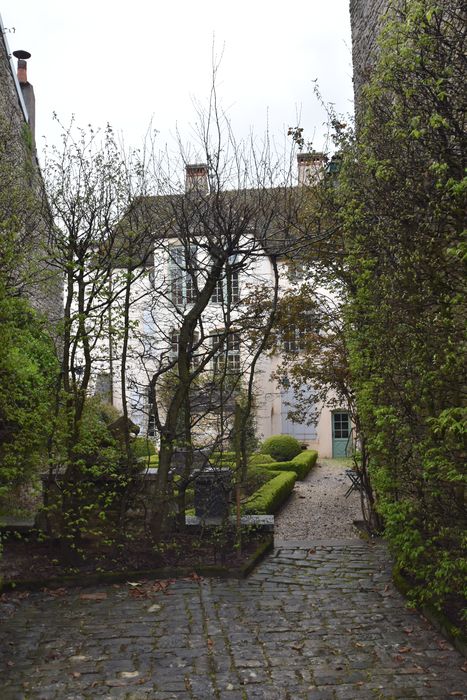 façade sur jardin, vue partielle