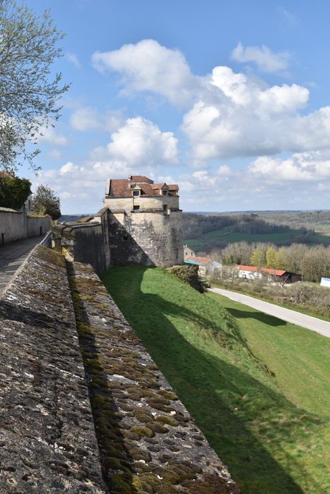 tour Saint-Jean, vue générale depuis l’Est