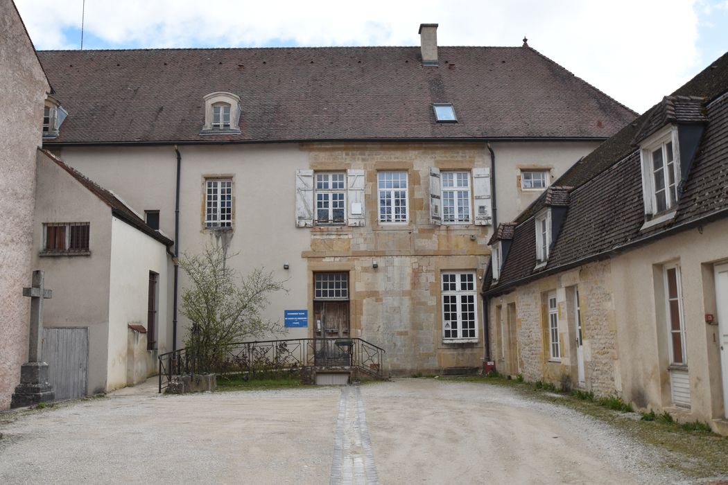 façade ouest sur la cour intérieure