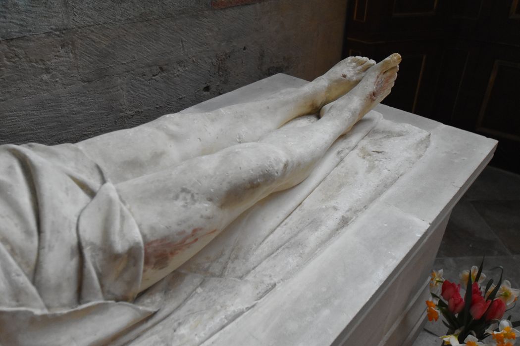 statue : Christ au tombeau, gisant (Le), détail