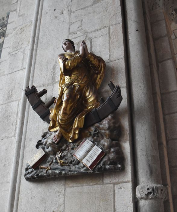 groupe sculpté : Sainte Catherine et ses attributs