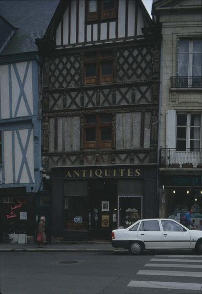 Façade à pans de bois sur rue