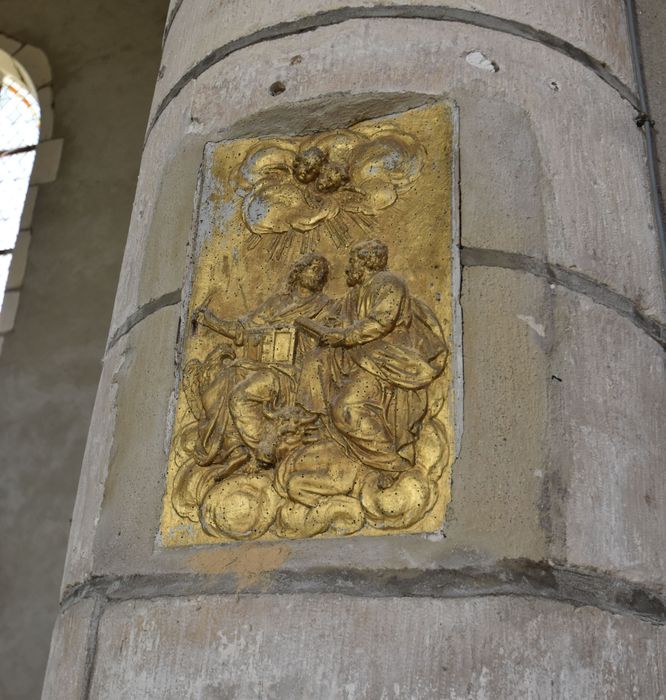 bas-relief : Saint Luc et saint Jean