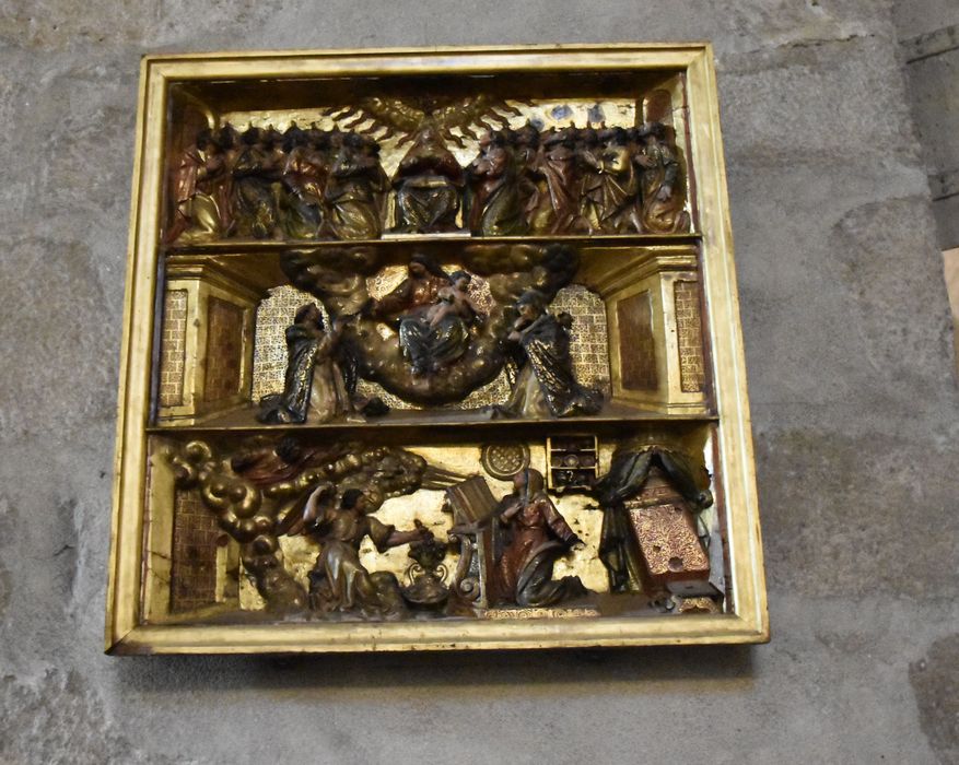 bas-relief du retable du Rosaire : Pentecôte, Vierge du rosaire avec saint Dominique et sainte Catherine, Annonciation (l') - © Ministère de la Culture (France), Médiathèque du patrimoine et de la photographie, diffusion GrandPalaisRmn Photo