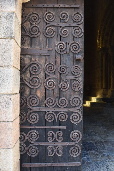 porte d'accès sud, pentures, vue partielle