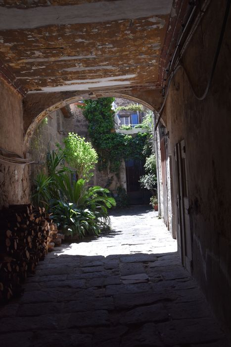 passage entre la rue et la cour intérieure