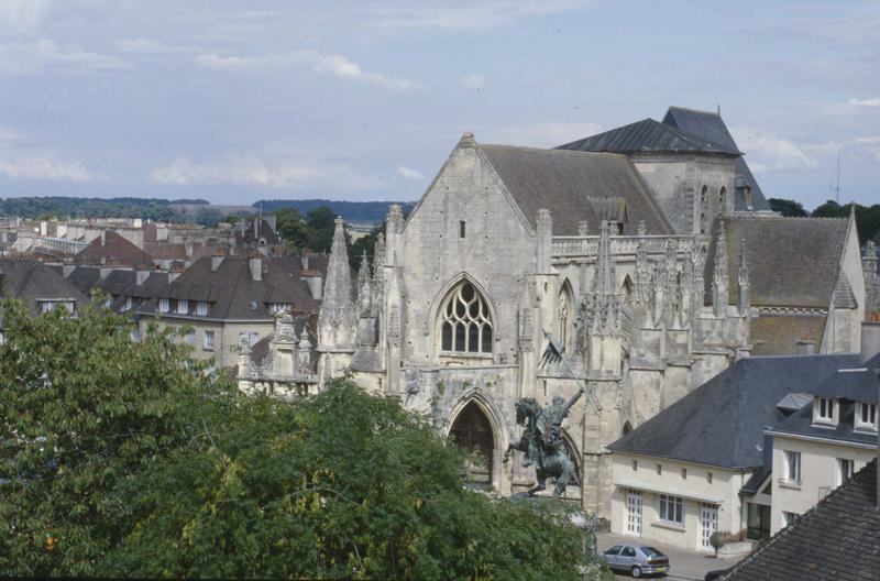 Ensemble sud-ouest et statue de Guillaume le Conquérant