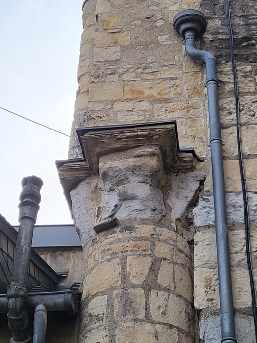 ancienne nef, détail d’un chapiteau sculpté