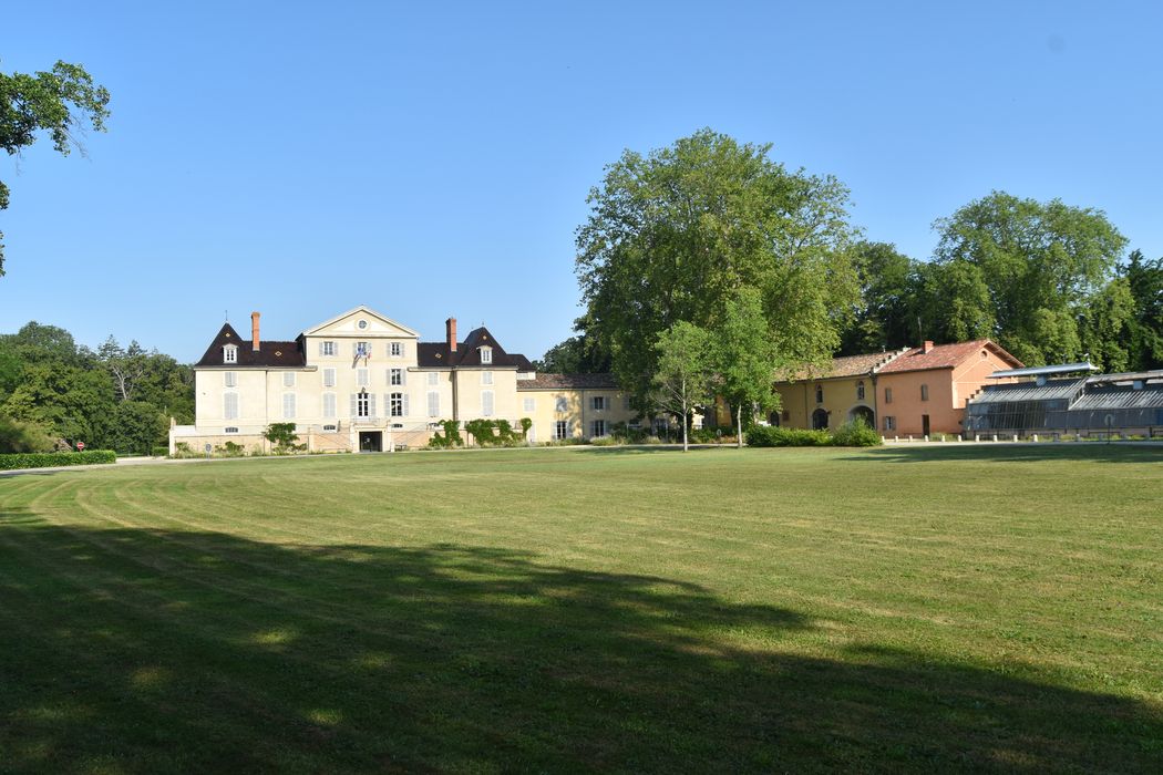 vue générale du château dans son environnement depuis l’Est