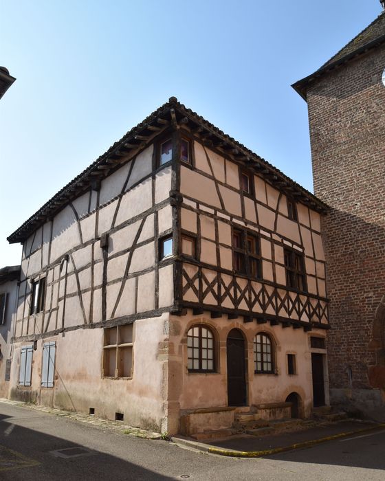 façades nord et ouest sur rues