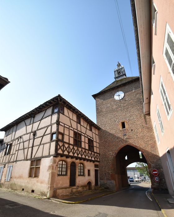 vue générale des façades sur rues et de la tour de l’Horloge, élévation nord