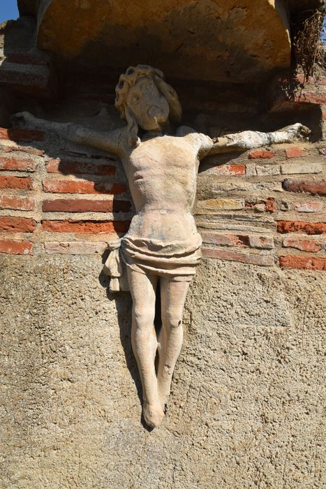 statue : Christ en croix