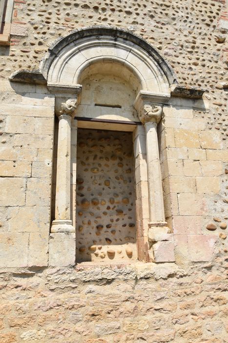 façade latérale sud, ancienne porte d’accès