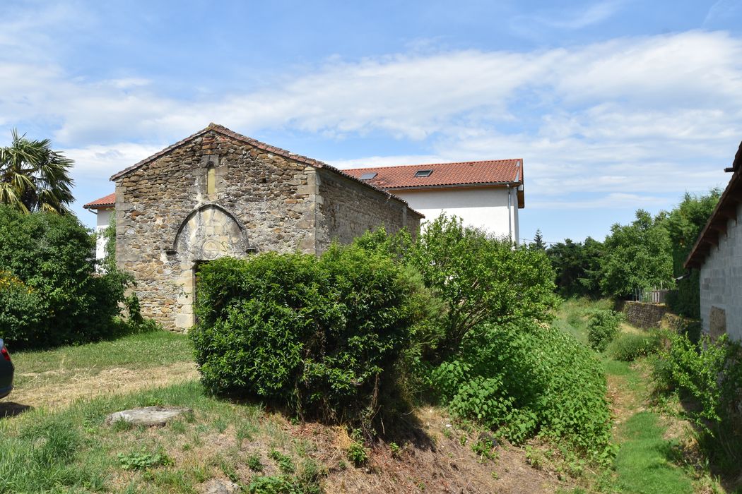 vue partielle de la chapelle depuis la route