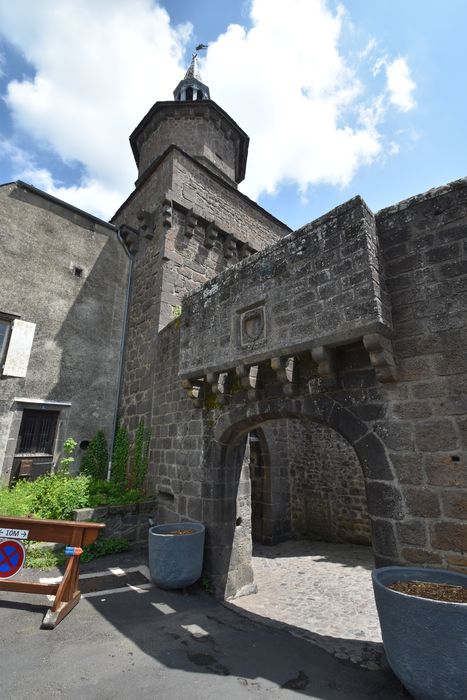 accès ouest à la barbacane