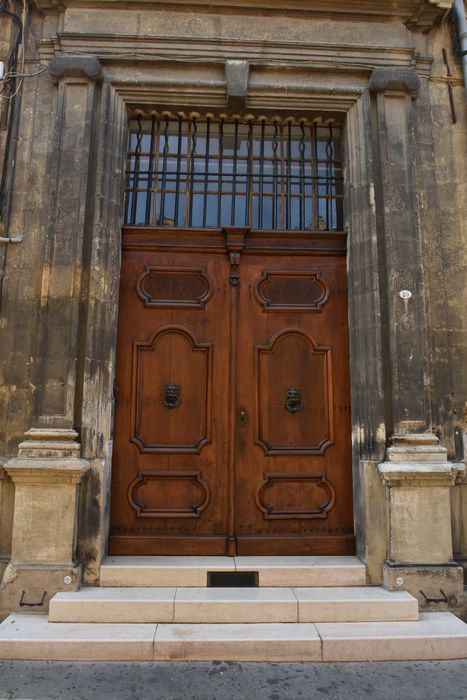 portail d'accès sur le rue Mazarine