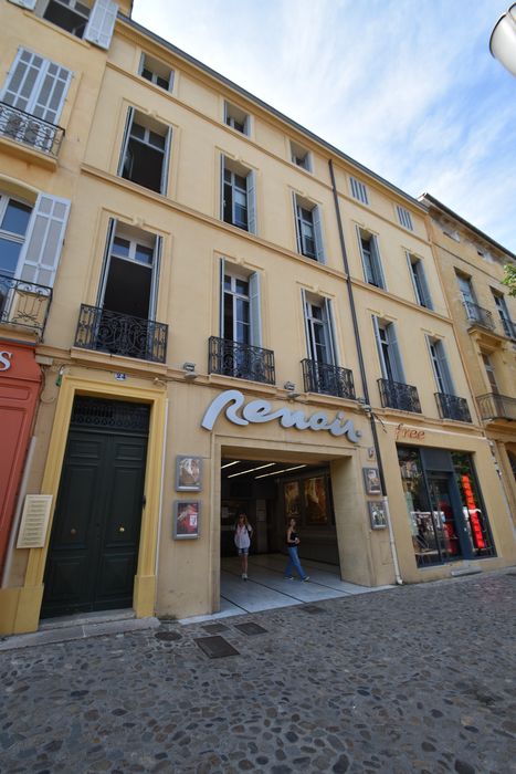 façade nord sur le cours Mirabeau