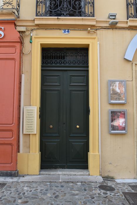 porte d'accès sur le cours Mirabeau