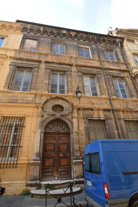 façade nord sur la rue Cardinale, vue partielle